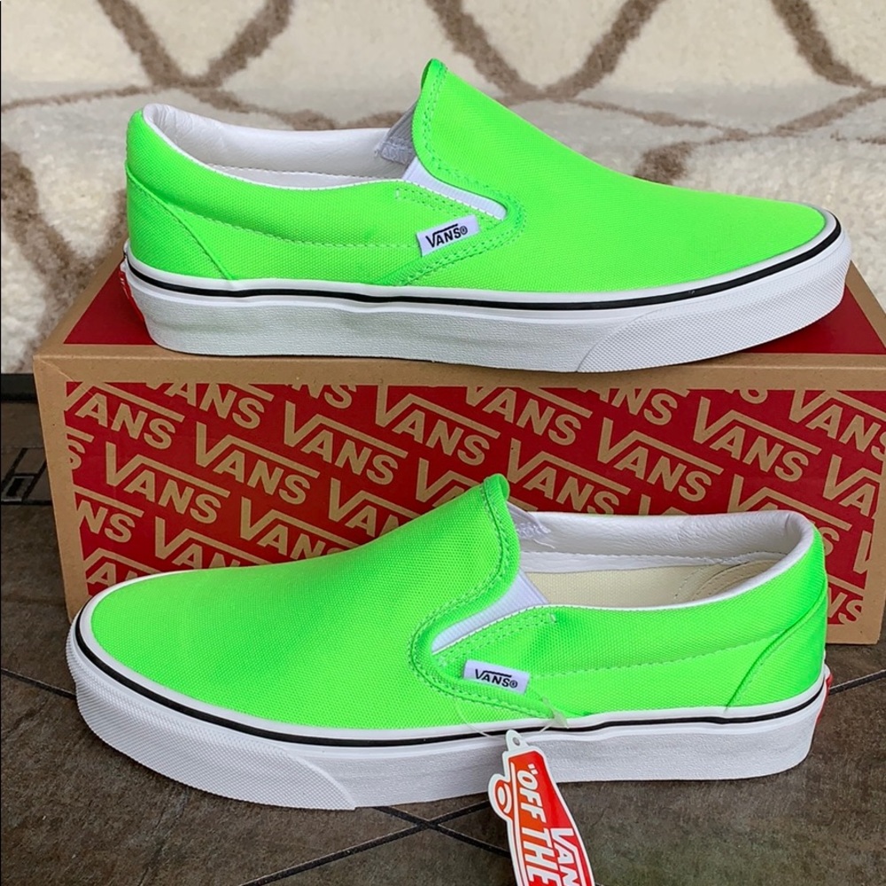 VANS CLASSIC SLIP ON NEON Green Gecko/True White - Picture 1 of 16